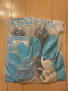 袋に入っているXERO SHOES GENESIS（ゼロシューズ ジェネシス）