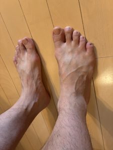 右足爪